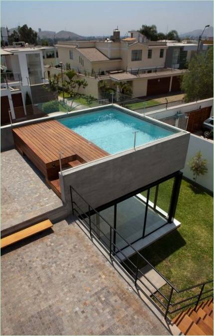 Casa circondata a Lima, Perù