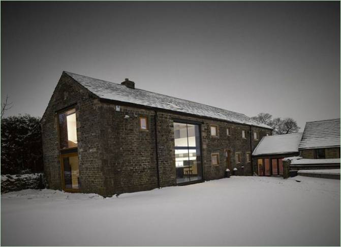 L'esterno della casa di campagna Cat Hill Barn nel Regno Unito