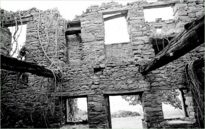 L'edificio di una villa prima della ristrutturazione in Italia