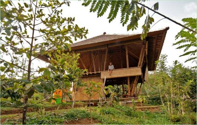 La facciata di una casa di montagna a Bali