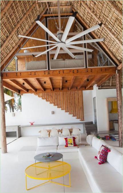 Interno della casa bungalow Costa Azul di Cincopatasaatolg, El Salvador