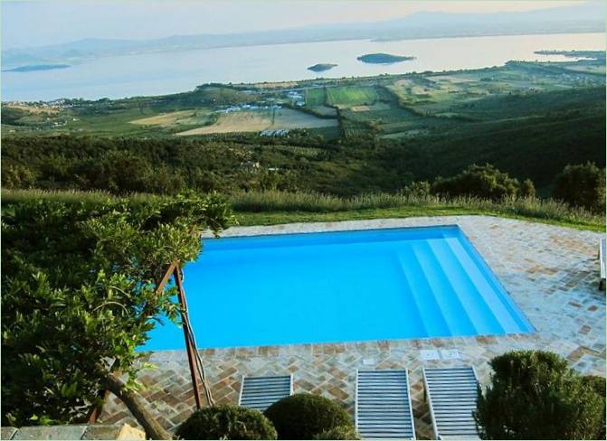Piscina con terrazza di Villa Casa Bramasole in Italia