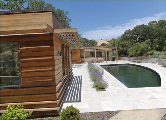Design della casa su strada in legno