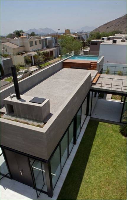 Casa circondata a Lima, Perù