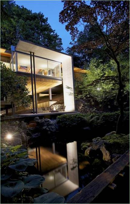 Un robusto cottage immerso nel verde a Vancouver