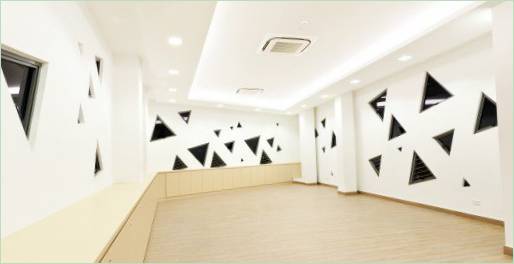 Decorazione interna del santuario thailandese Wat Ananda Metyarama