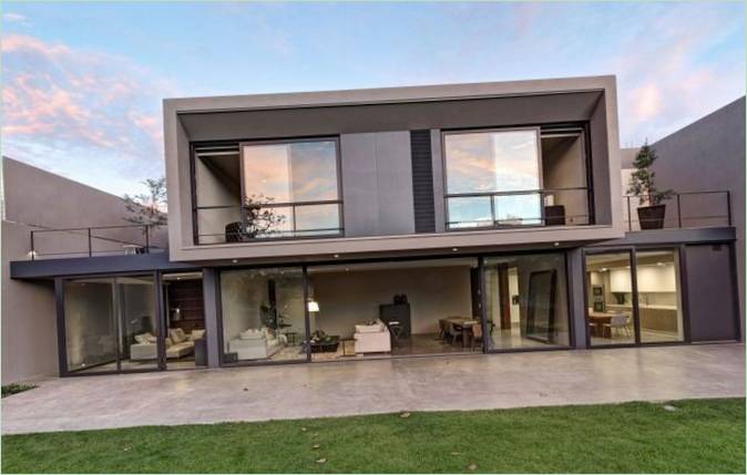 L'elegante casa CASA SE dell'architetto Elías Rizo