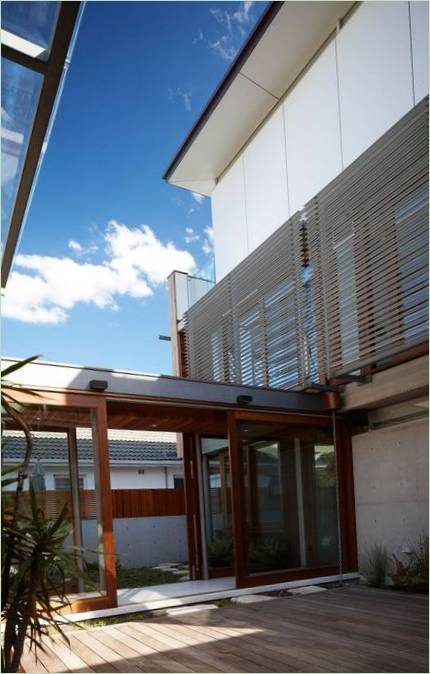 Gli interni lussuosi e contemporanei della Freshwater House con una splendida vista, Sydney, Australia