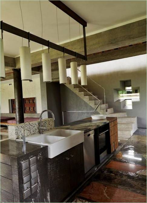 Design degli interni di una cucina in grigio