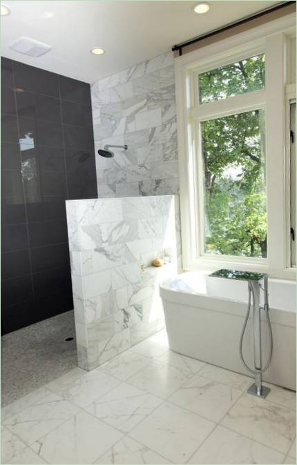 Pareti del bagno in marmo