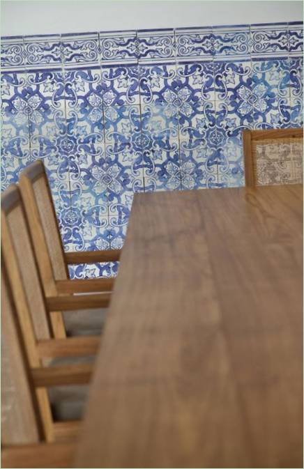 Piastrelle nella sala da pranzo di una casa di campagna in Brasile