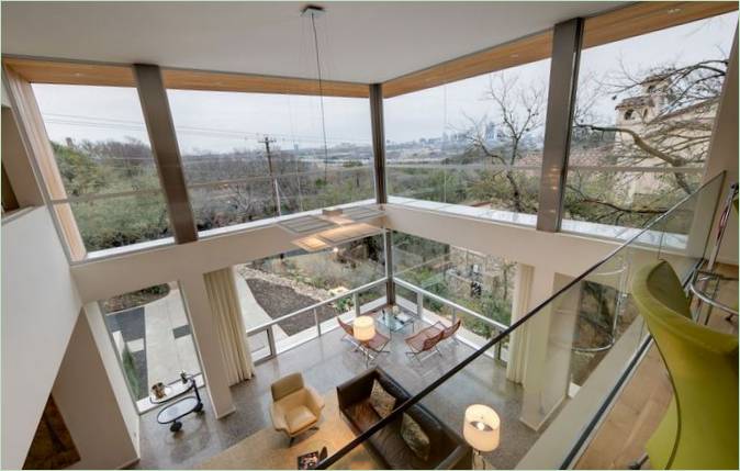 Design degli interni del soggiorno del residence con vista sulla città