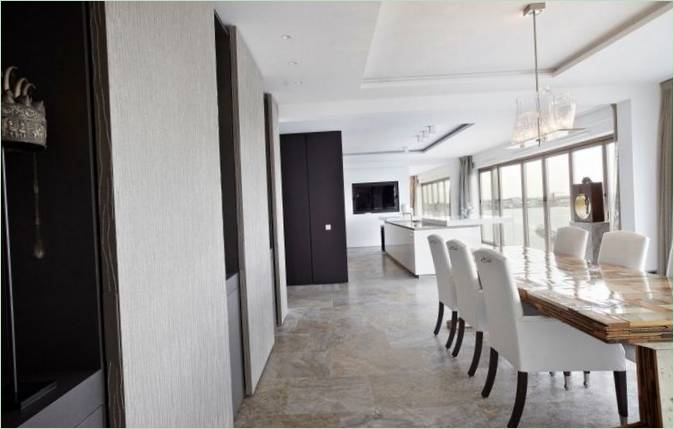 Design degli interni di una sala da pranzo in un attico