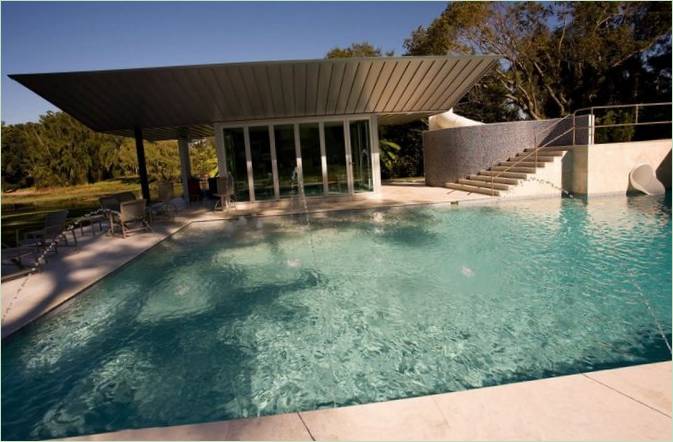 La piscina degli appartamenti del Residence di Alfonso Architects