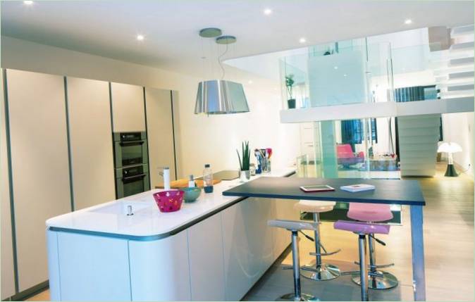 Design della cucina interna di The White House a La Rochelle