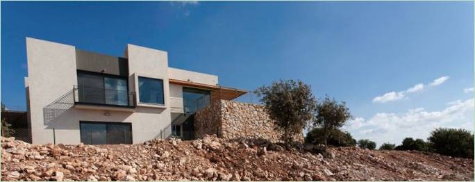 Residenza Kurland in un terreno roccioso