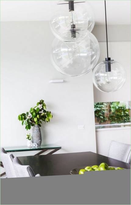 Fiori negli interni di Malvern East Mansion di Canny Architects