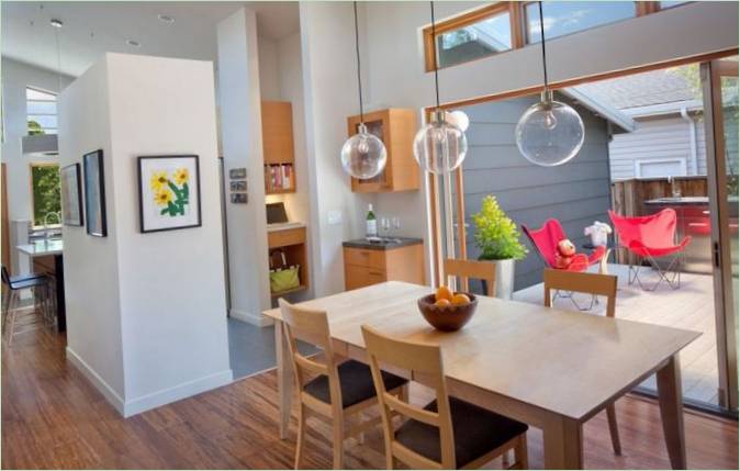 Sala da pranzo della casa di campagna Cloud Street House in California