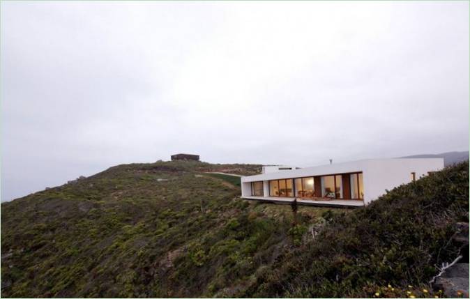 Sul punto più alto della scogliera si trova la Casa di Tunquen