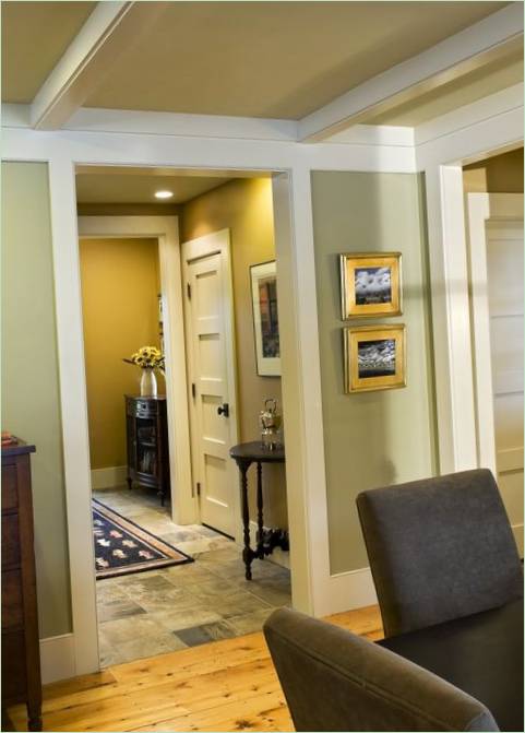 Rivestimenti in legno nell'ingresso