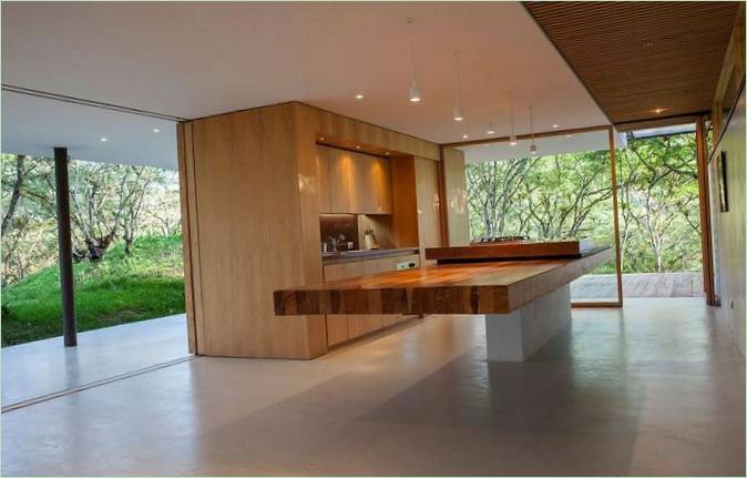 Cucina spaziosa con isola