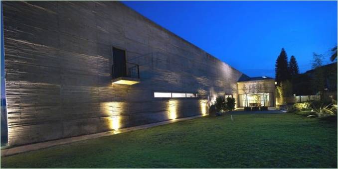 Illuminazione della facciata di Tapered House
