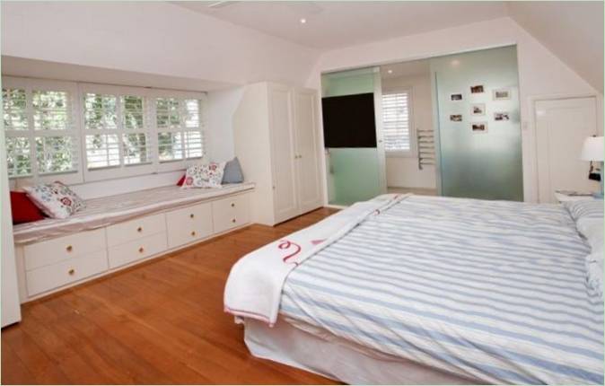Interno della camera da letto prima della ristrutturazione