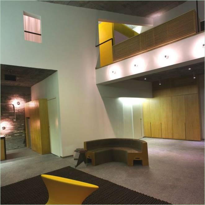 Interno del soggiorno presso Tapered House