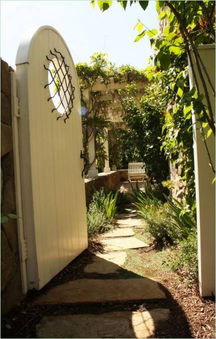 Sentiero acciottolato per raggiungere il cottage