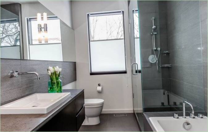 Bagno in 289 Chaplin Crescent