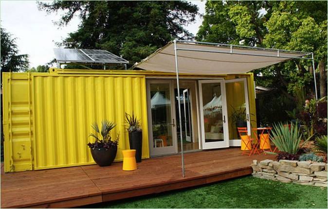 Progetto di casa modulare in container giallo brillante