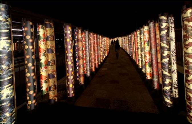 Un labirinto di lanterne luminose a Kyoto